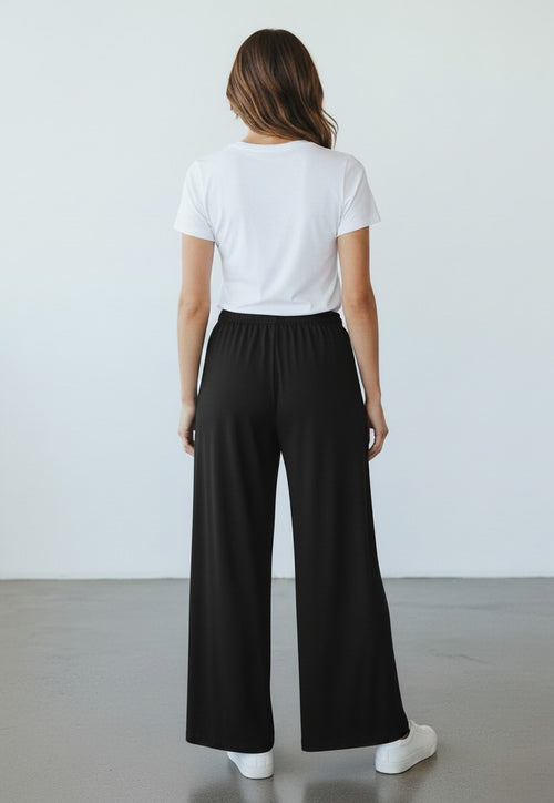 Satinly satijnen wide-leg broek zwart - achteraanzicht model